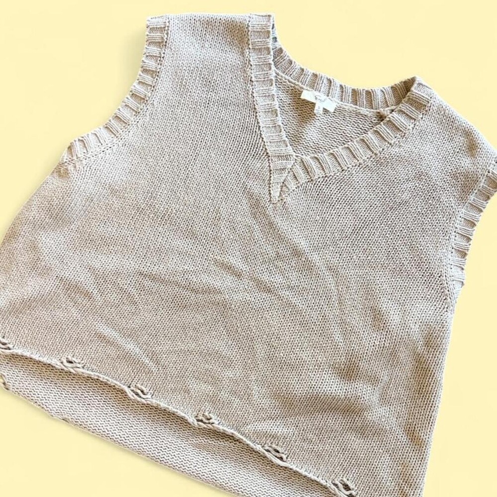 Tan knit vest with ruffled trim in size S #knitwear #ruffles